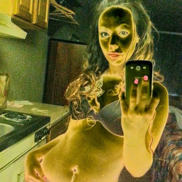 Meet your Posher, Sierra - Picture 1 of 1